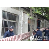 原机关单位宿舍违规改建成多个小门窗 遭六部门依法封闭|违规|市貌_凤凰资讯